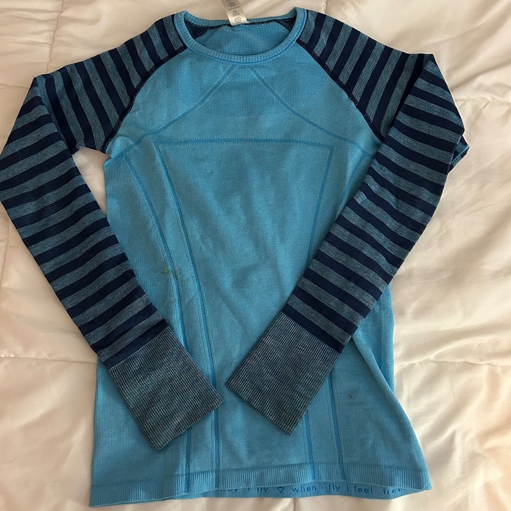 ivivva/lululemon long sleeve blue top size 12